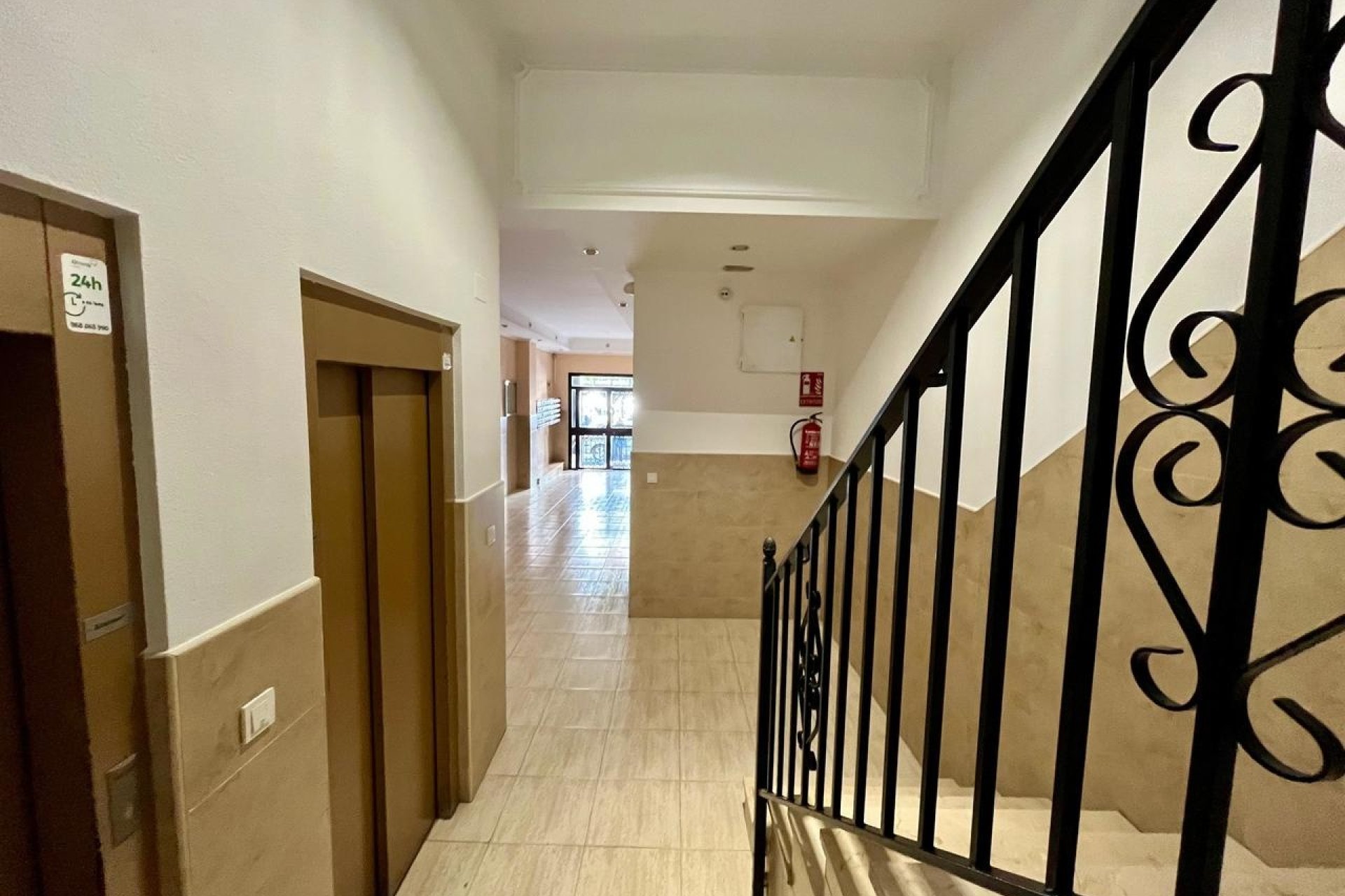 Odsprzedaż - Mieszkanie w bloku - Torrevieja