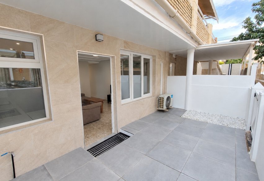 Odsprzedaż - Mieszkanie w bloku - Torrevieja