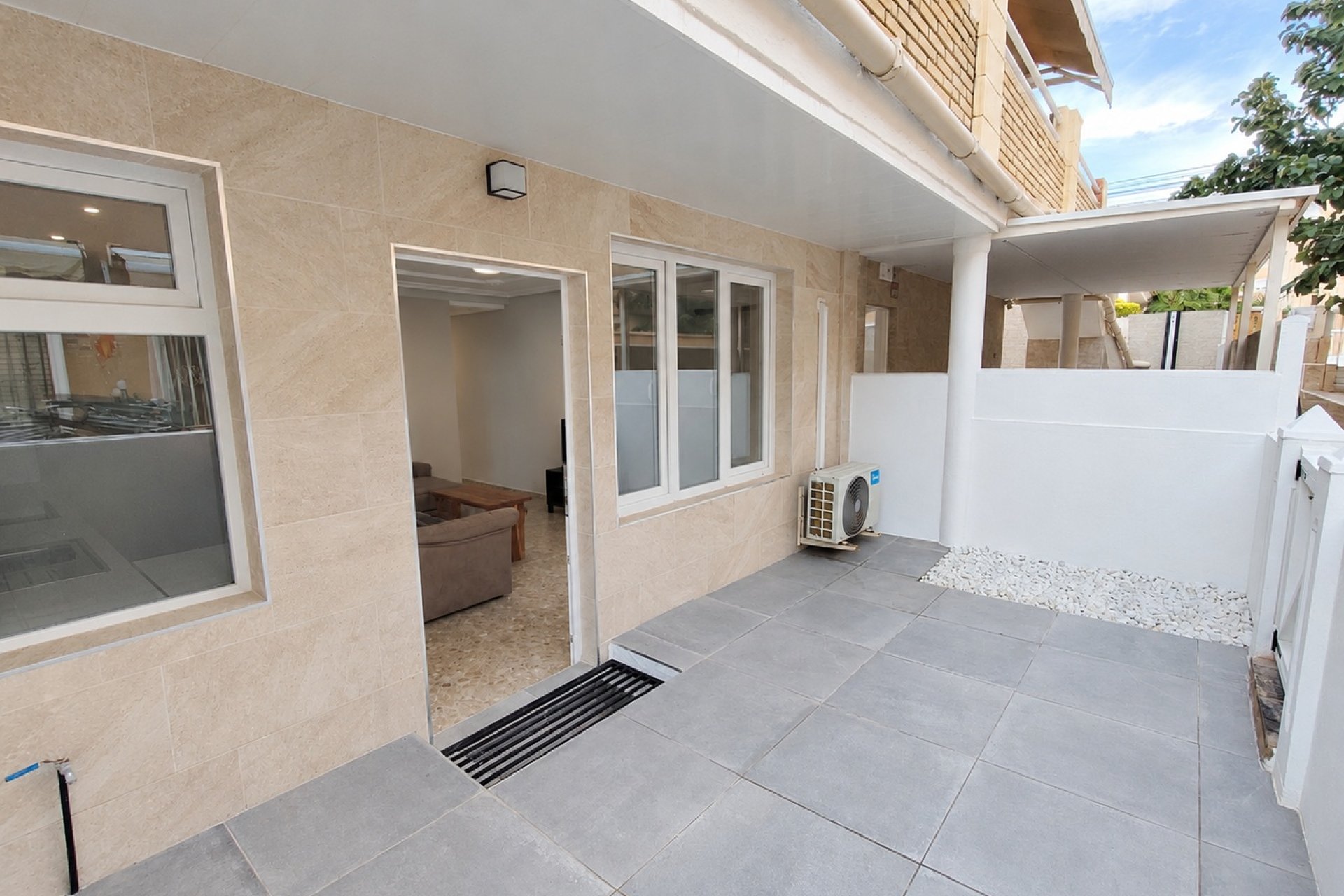 Odsprzedaż - Mieszkanie w bloku - Torrevieja