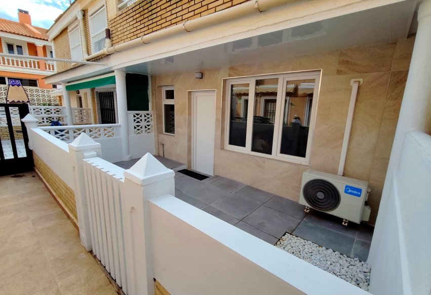 Odsprzedaż - Mieszkanie w bloku - Torrevieja