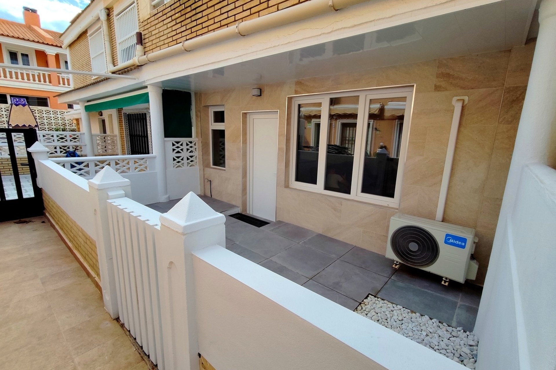 Odsprzedaż - Mieszkanie w bloku - Torrevieja