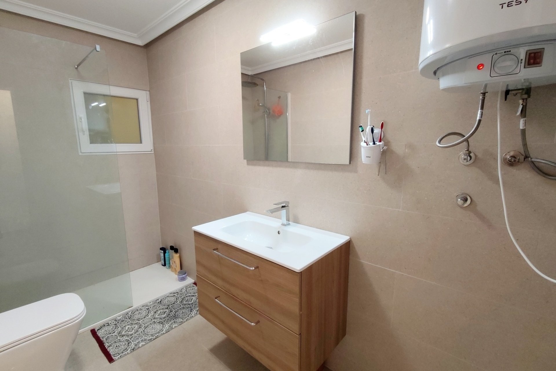 Odsprzedaż - Mieszkanie w bloku - Torrevieja