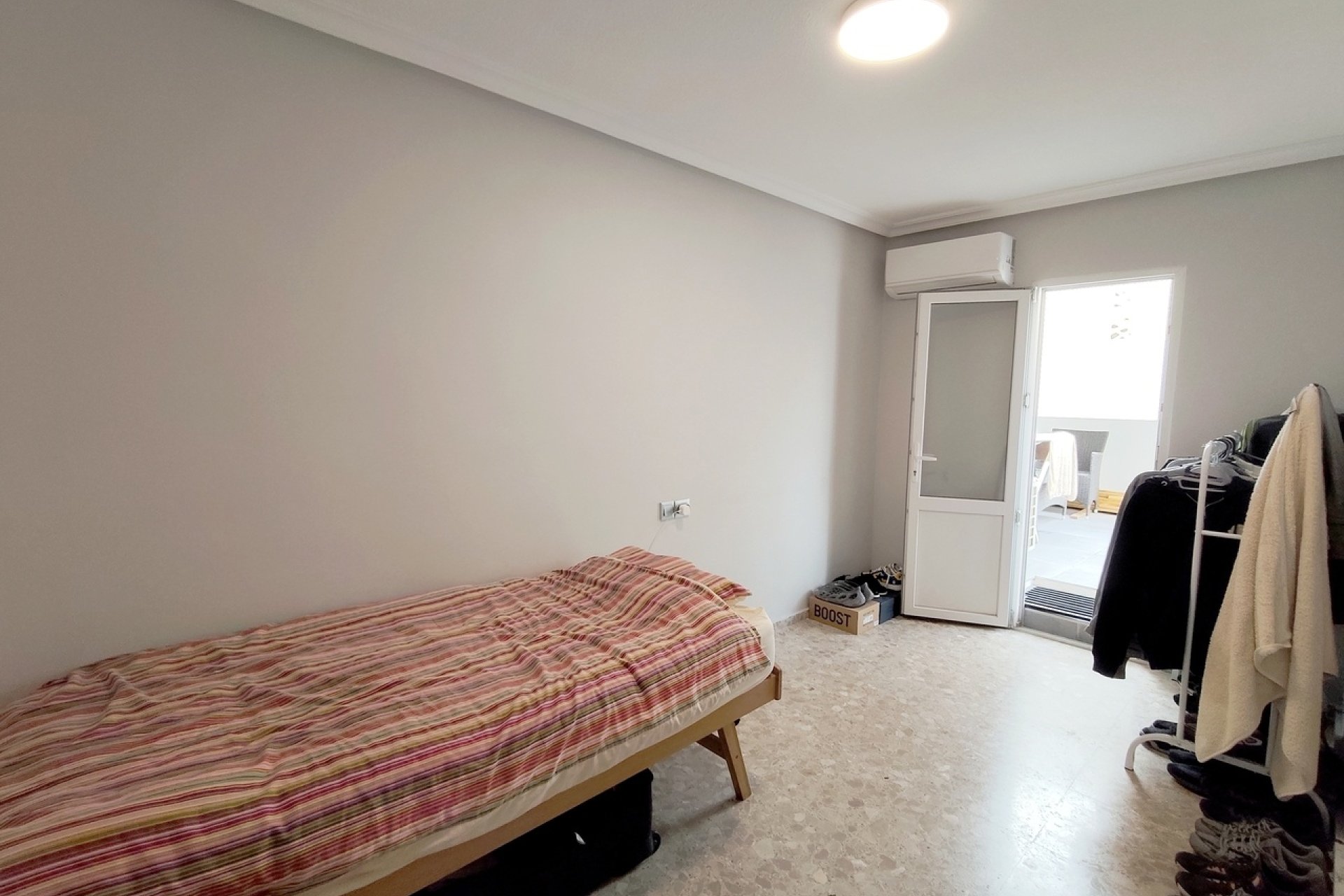 Odsprzedaż - Mieszkanie w bloku - Torrevieja