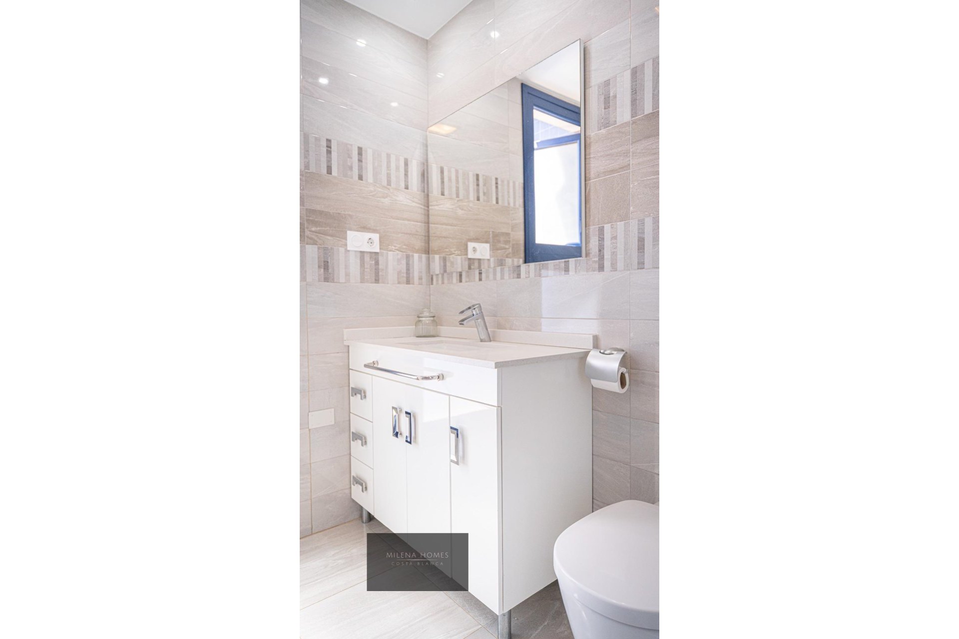 Odsprzedaż - Mieszkanie w bloku - Torrevieja