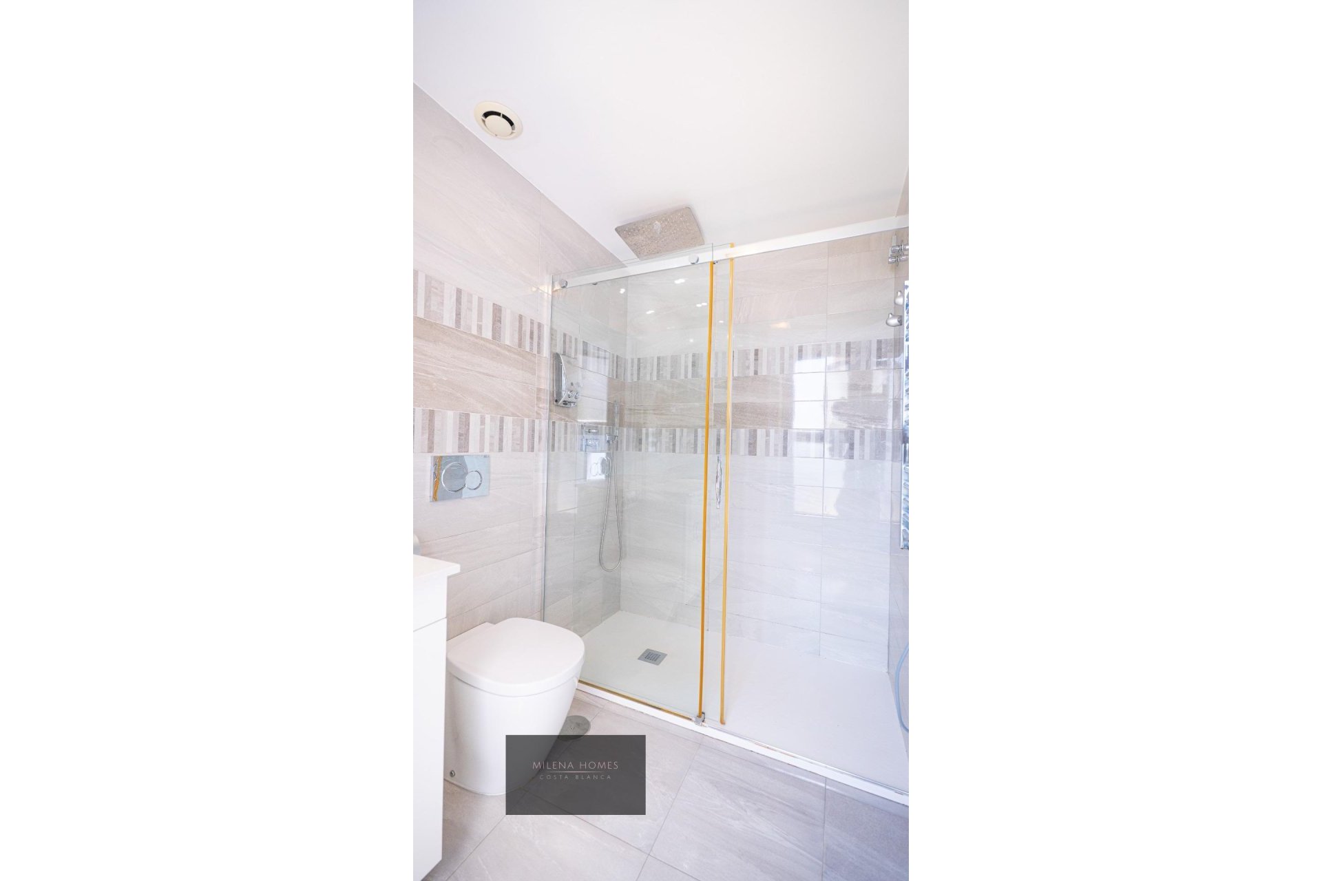 Odsprzedaż - Mieszkanie w bloku - Torrevieja