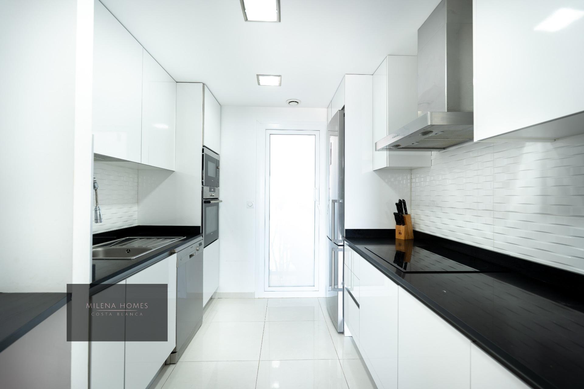 Odsprzedaż - Mieszkanie w bloku - Torrevieja