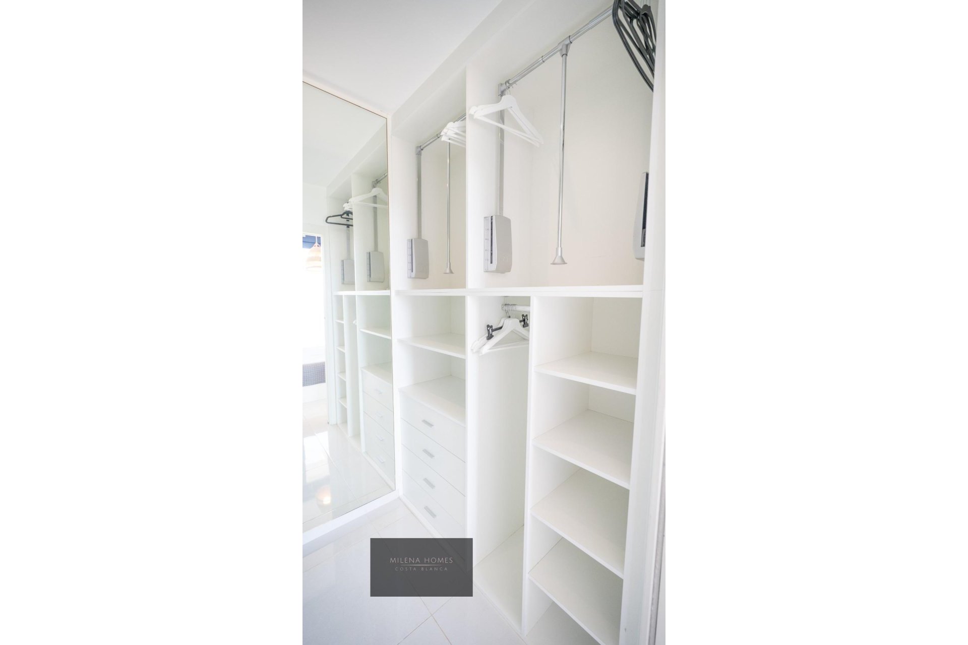 Odsprzedaż - Mieszkanie w bloku - Torrevieja