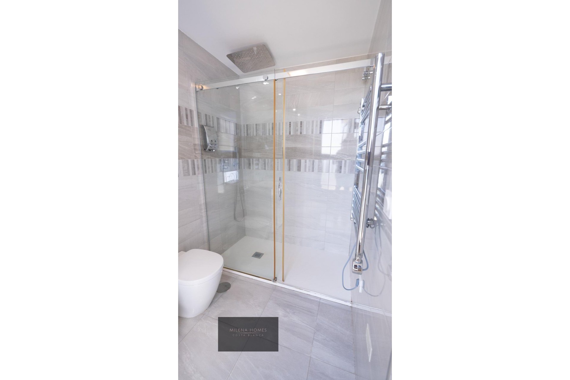 Odsprzedaż - Mieszkanie w bloku - Torrevieja