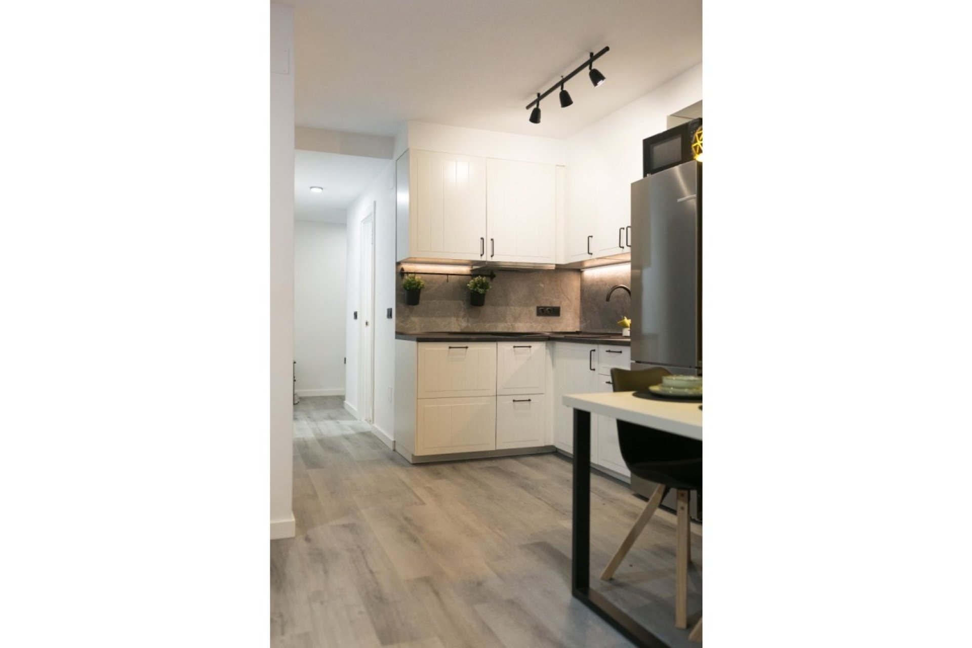 Odsprzedaż - Mieszkanie w bloku - Torrevieja