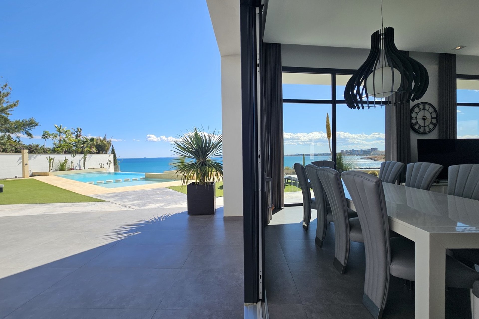 Odsprzedaż - Villa - Orihuela Costa - Cabo Roig