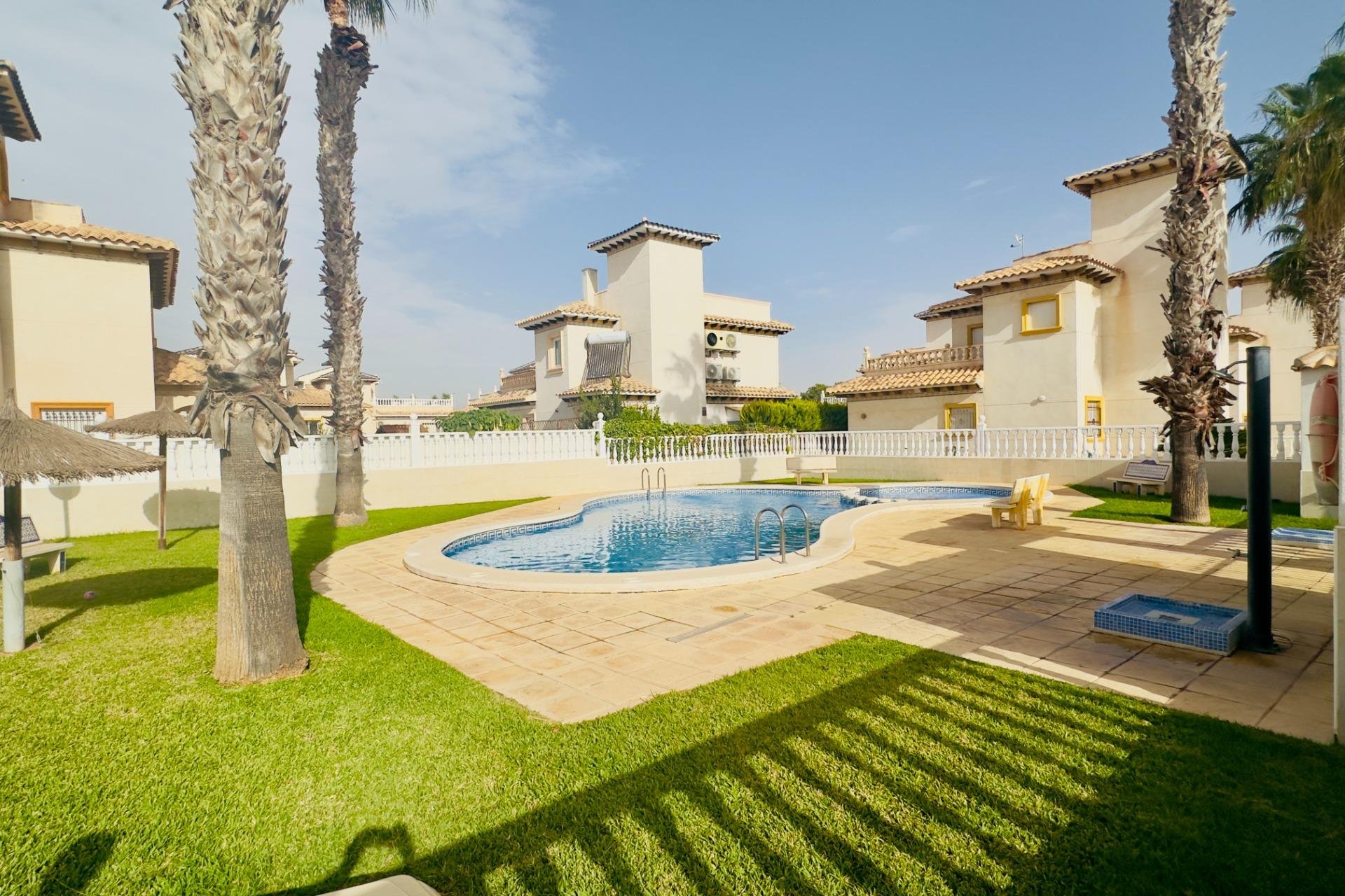 Odsprzedaż - Villa - Orihuela Costa - Cabo Roig
