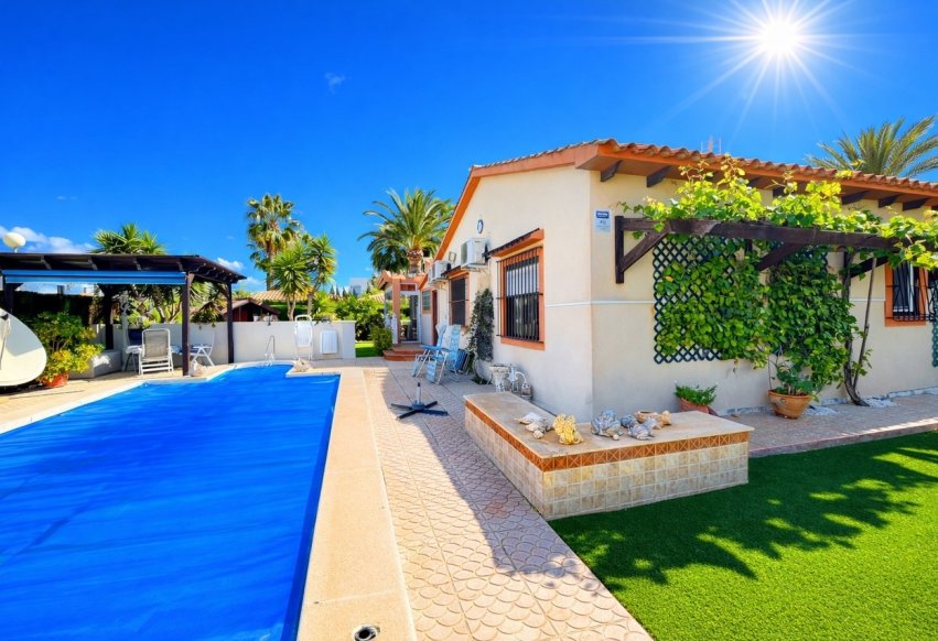Odsprzedaż - Villa - Orihuela Costa - Cabo Roig