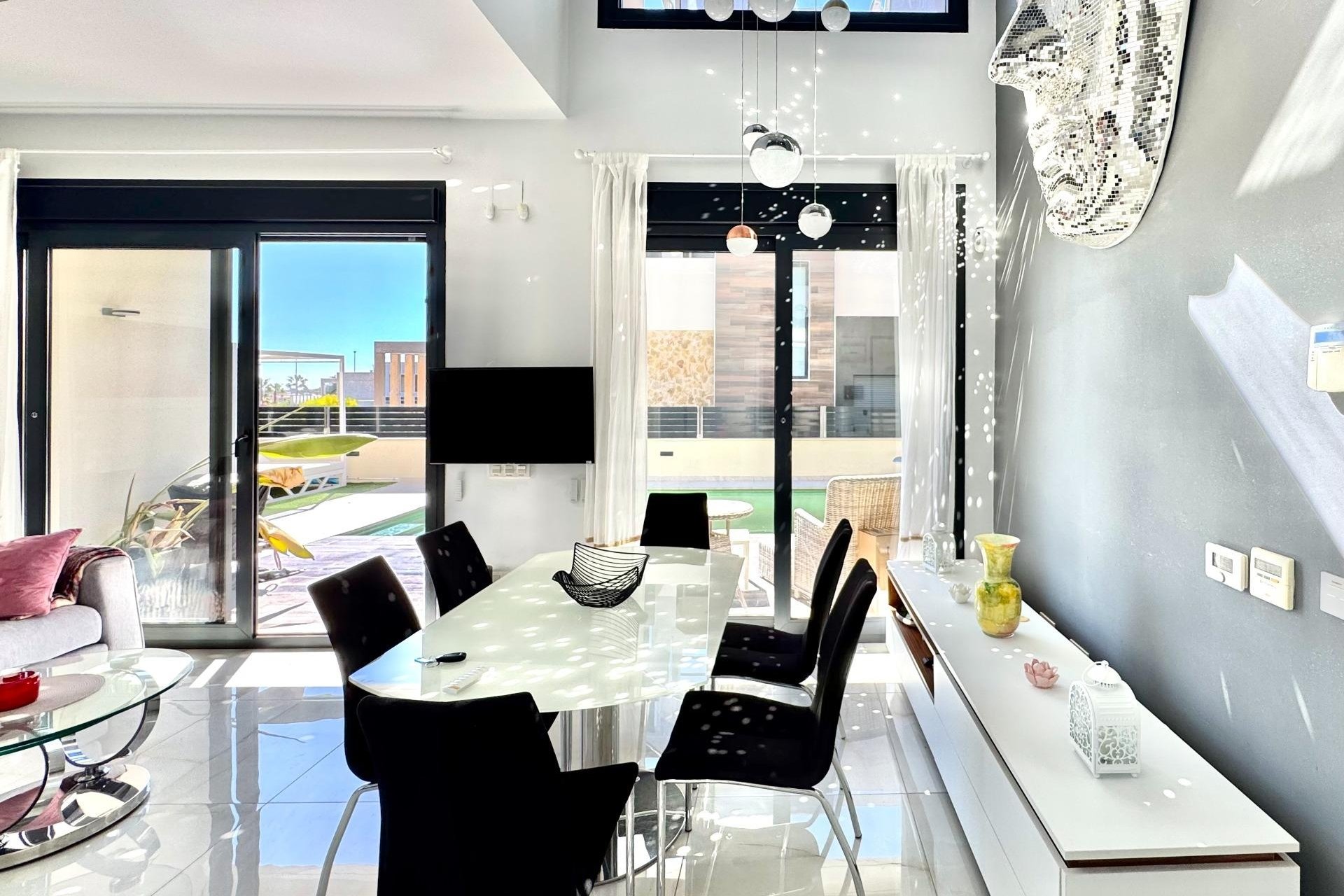 Odsprzedaż - Villa - Orihuela Costa - Lomas de Cabo Roig