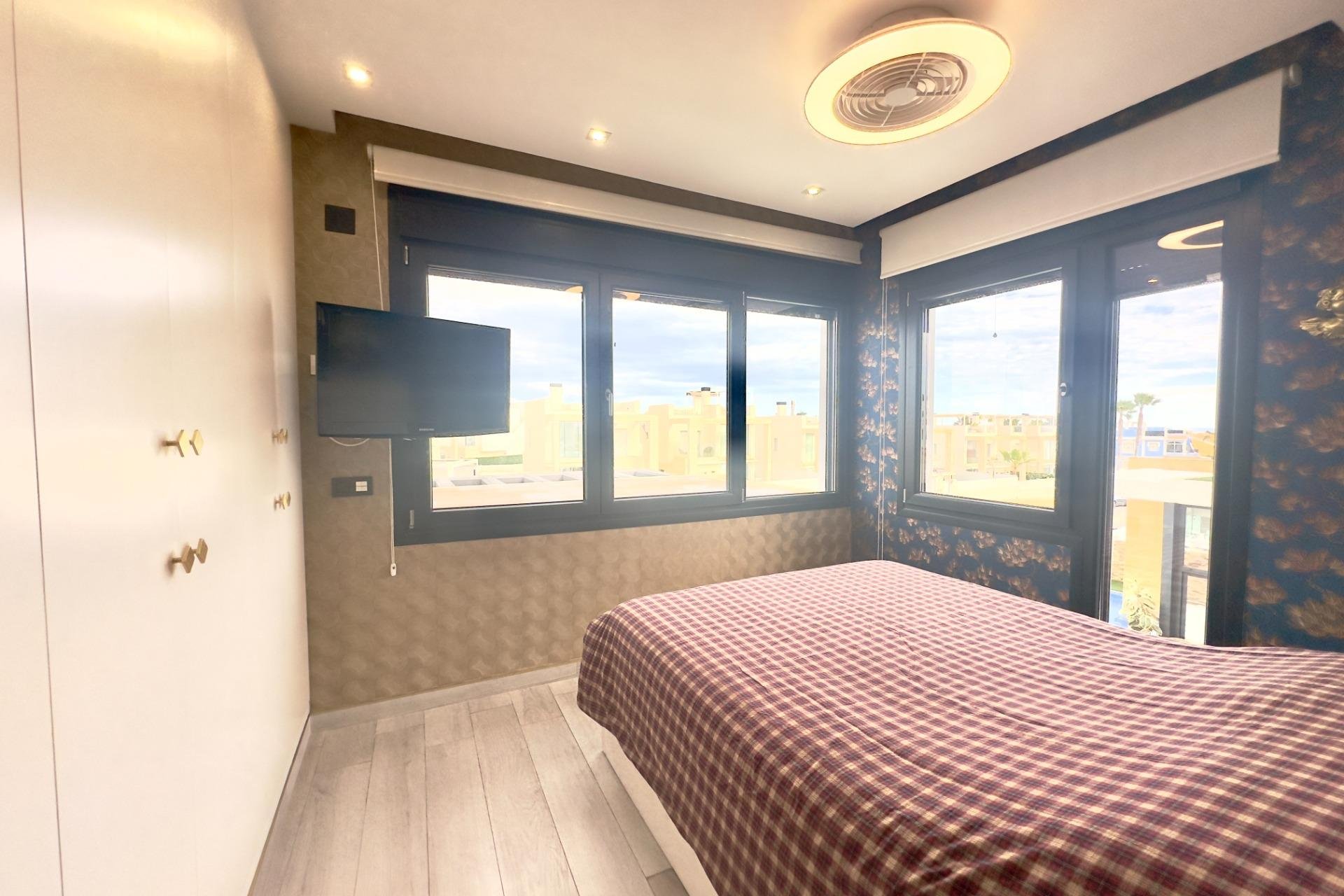 Odsprzedaż - Villa - Orihuela Costa - Lomas de Cabo Roig