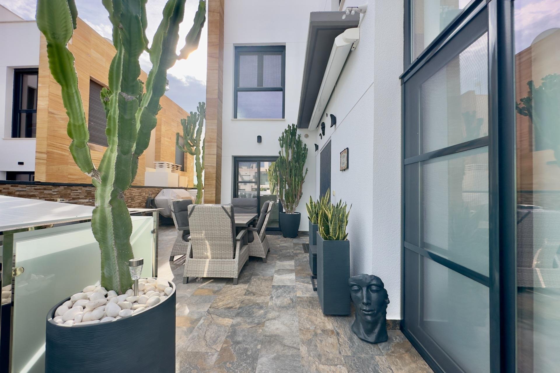 Odsprzedaż - Villa - Orihuela Costa - Lomas de Cabo Roig