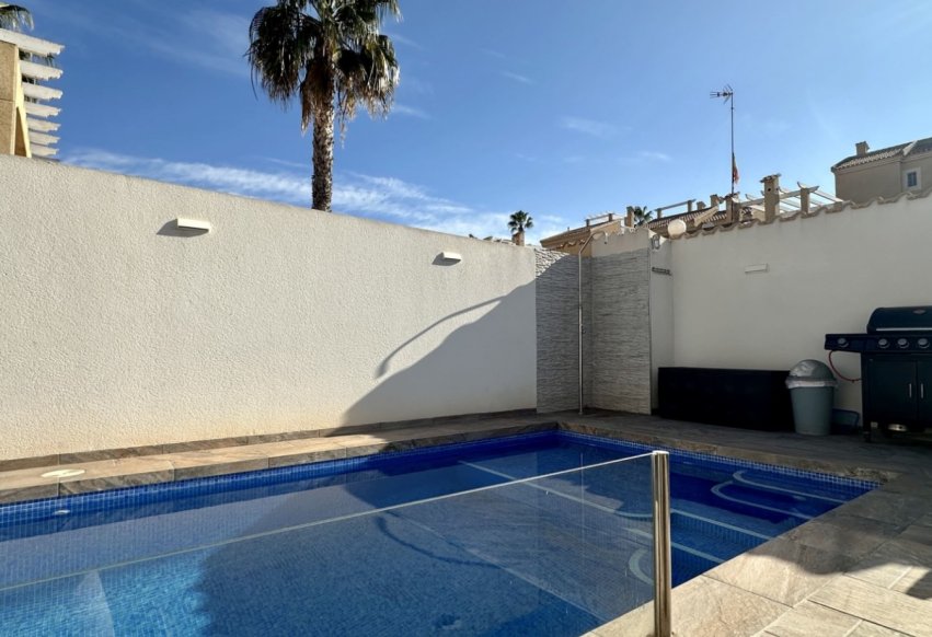 Odsprzedaż - Villa - Orihuela Costa - Los Altos