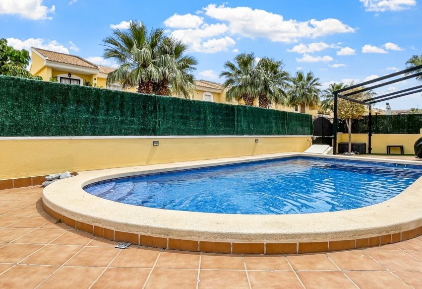 Odsprzedaż - Villa - Orihuela Costa - Los Dolses