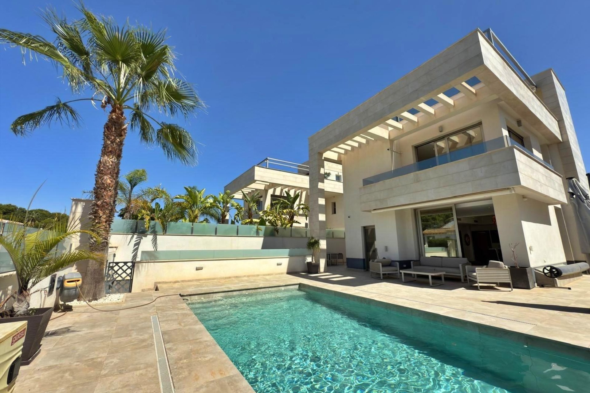 Odsprzedaż - Villa - Orihuela Costa - Villamartín