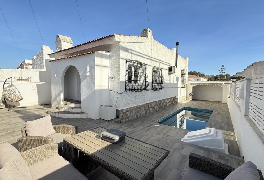 Odsprzedaż - Villa - Orihuela Costa - Villamartín