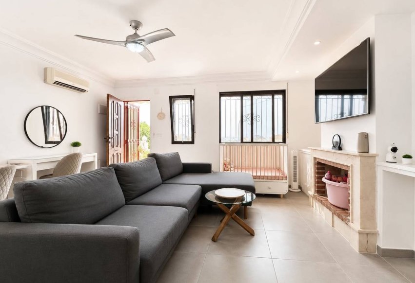 Odsprzedaż - Villa - Orihuela Costa - Villamartín