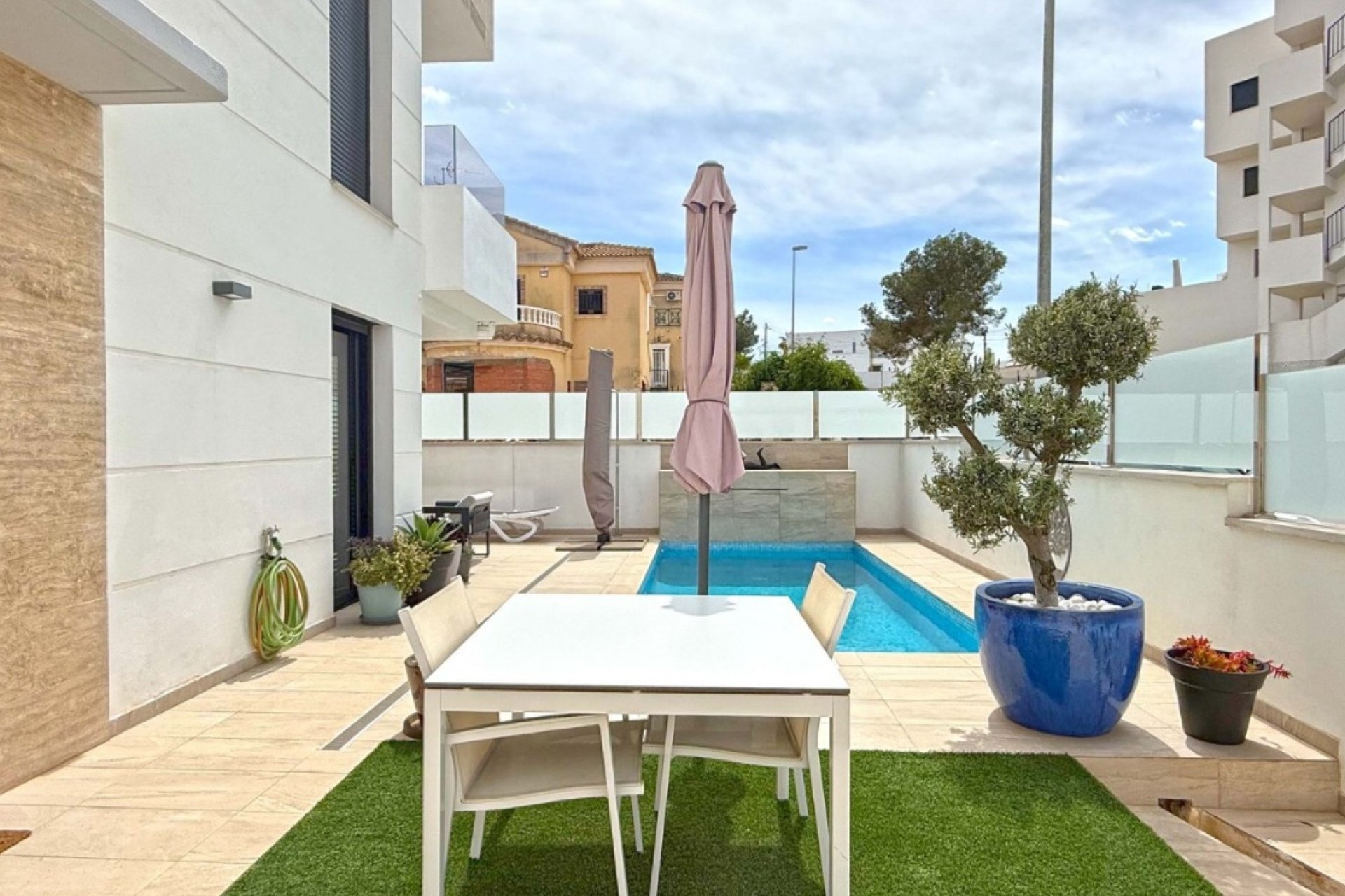 Odsprzedaż - Villa - Orihuela Costa - Villamartín