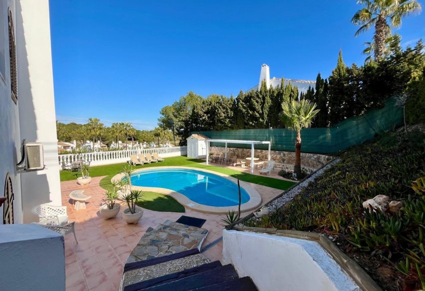 Odsprzedaż - Villa - Orihuela Costa - Villamartín