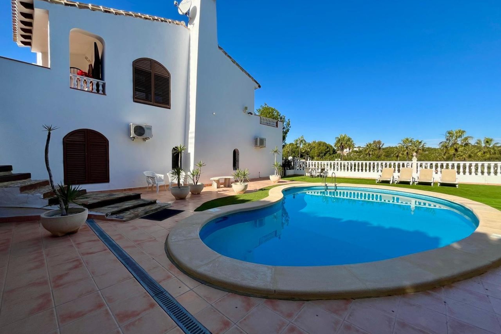 Odsprzedaż - Villa - Orihuela Costa - Villamartín