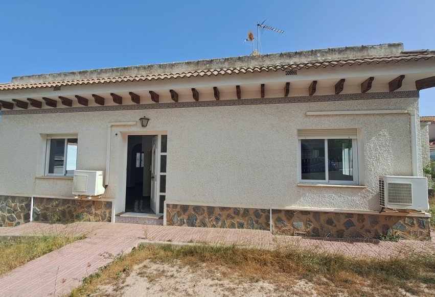 Odsprzedaż - Villa - Orihuela Costa - Villamartín