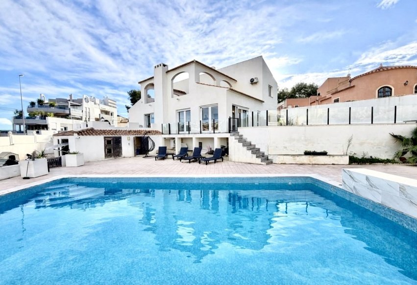 Odsprzedaż - Villa - Orihuela Costa - Villamartín