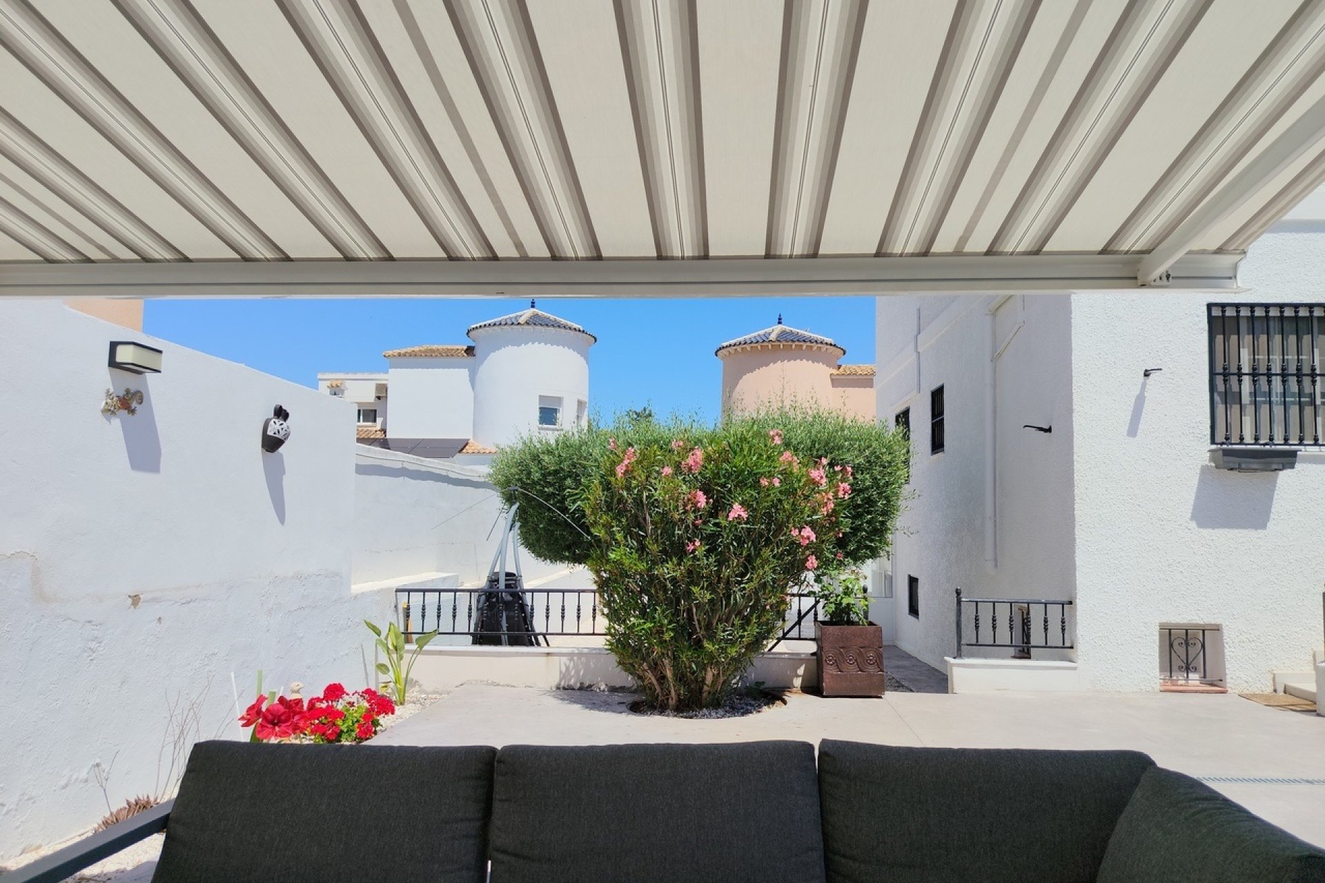 Odsprzedaż - Villa - Orihuela Costa - Vistabella