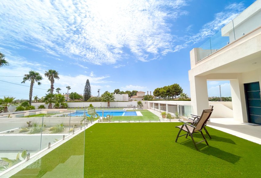 Perpardavimas - Vila - Los Montesinos