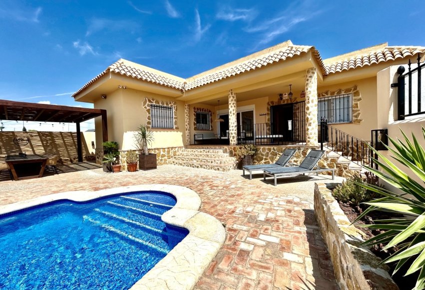 Perpardavimas - Vila - Orihuela Costa - La Zenia