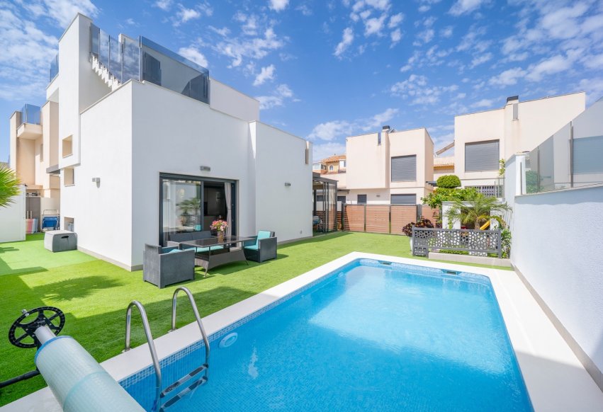 Perpardavimas - Vila - Torrevieja