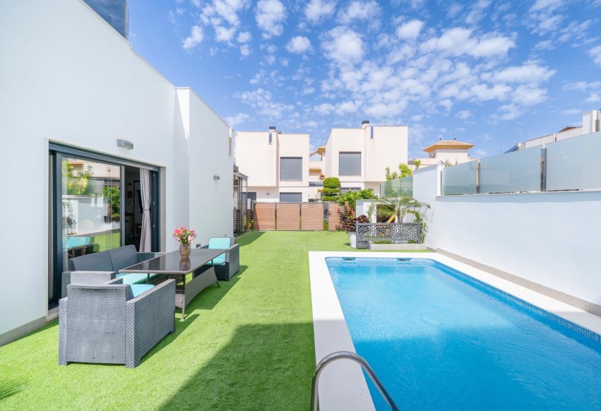 Perpardavimas - Vila - Torrevieja