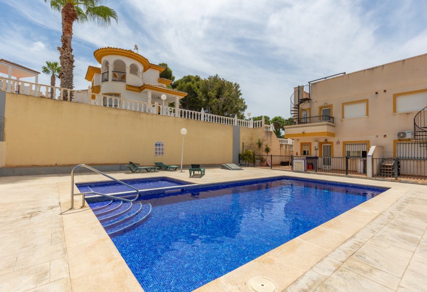 Resale - Apartment / flat - Orihuela - Villamartin