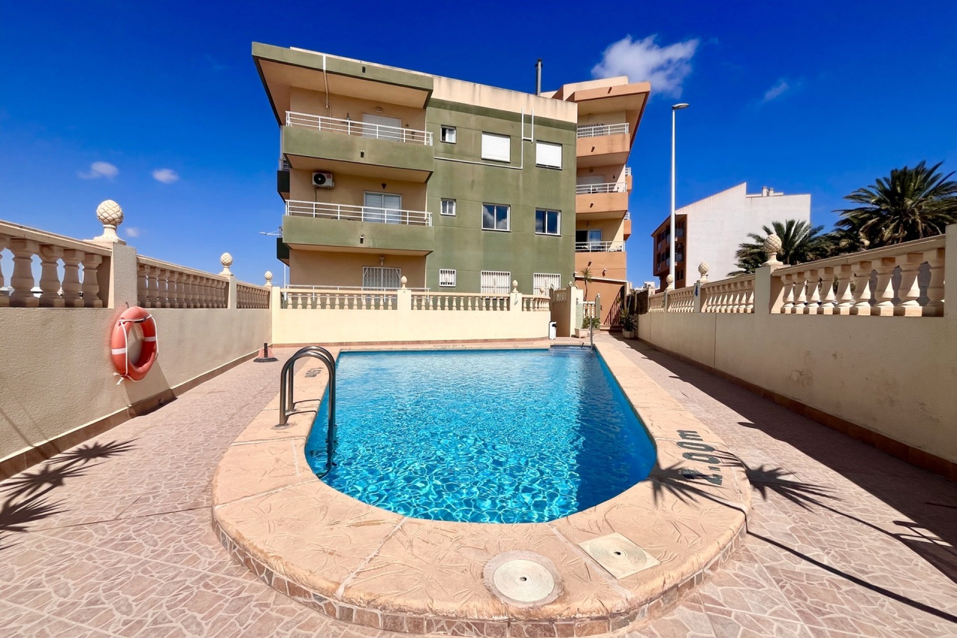 Resale - Apartment / flat - San Miguel de Salinas