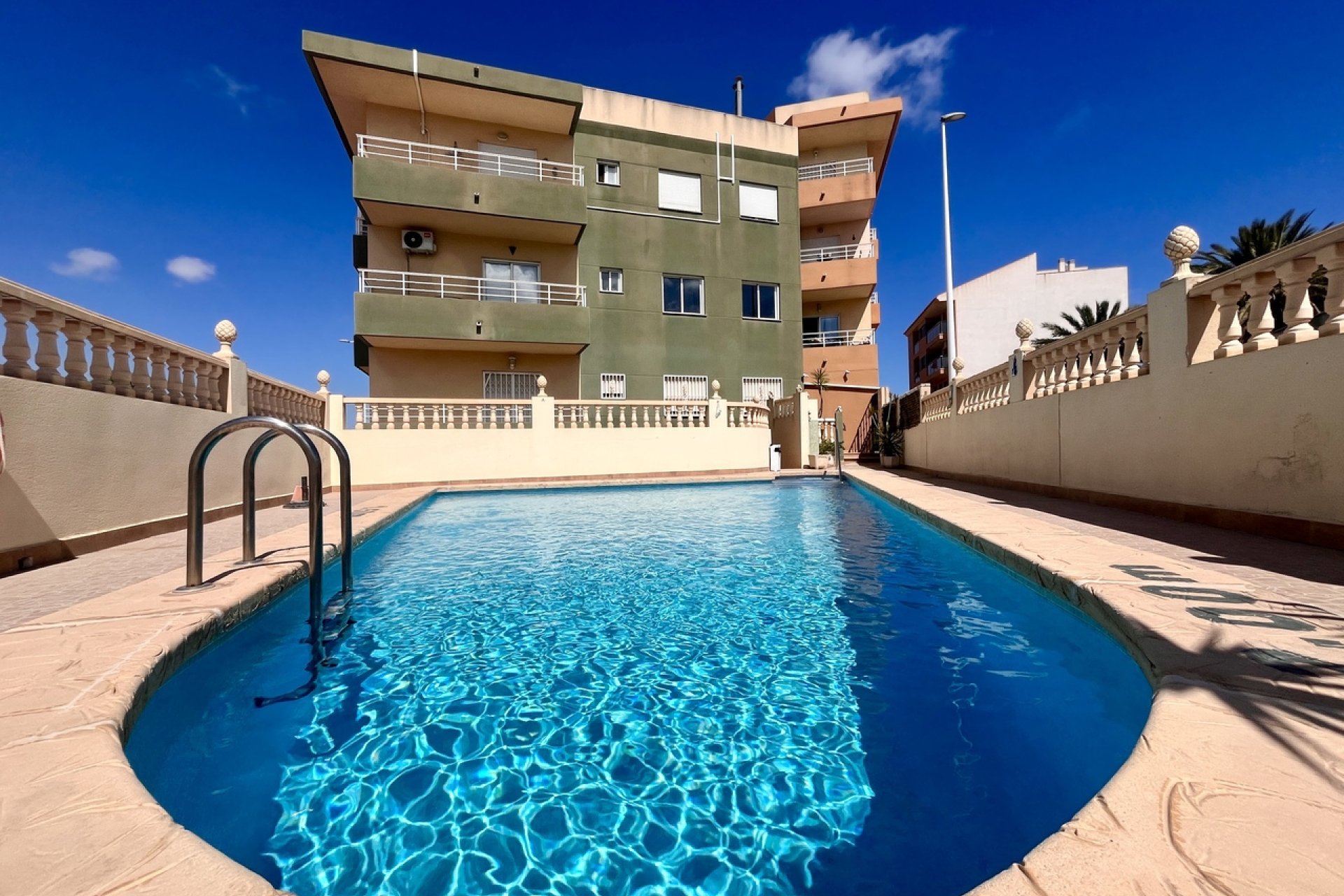 Resale - Apartment / flat - San Miguel de Salinas