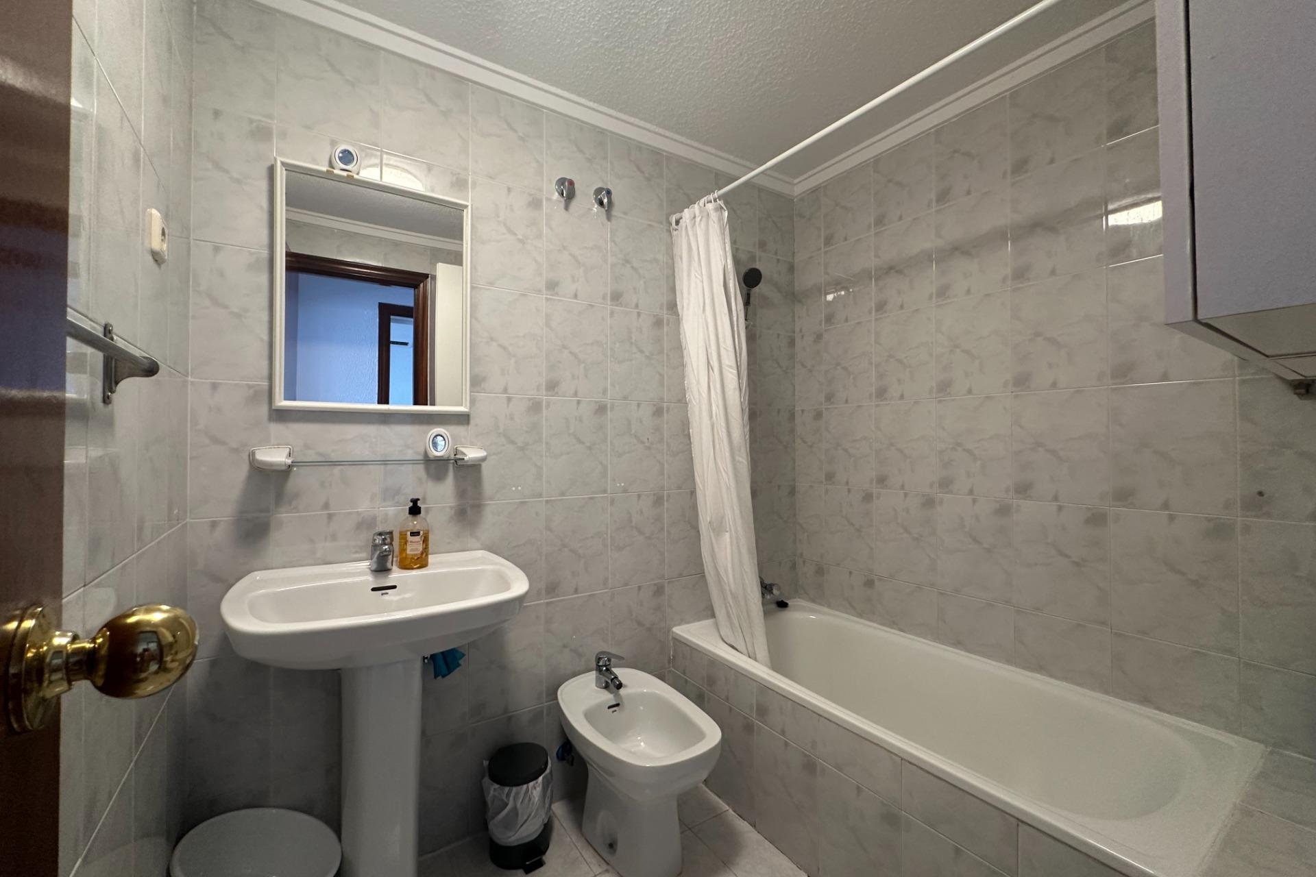 Resale - Apartment / flat - Torrevieja - Centro