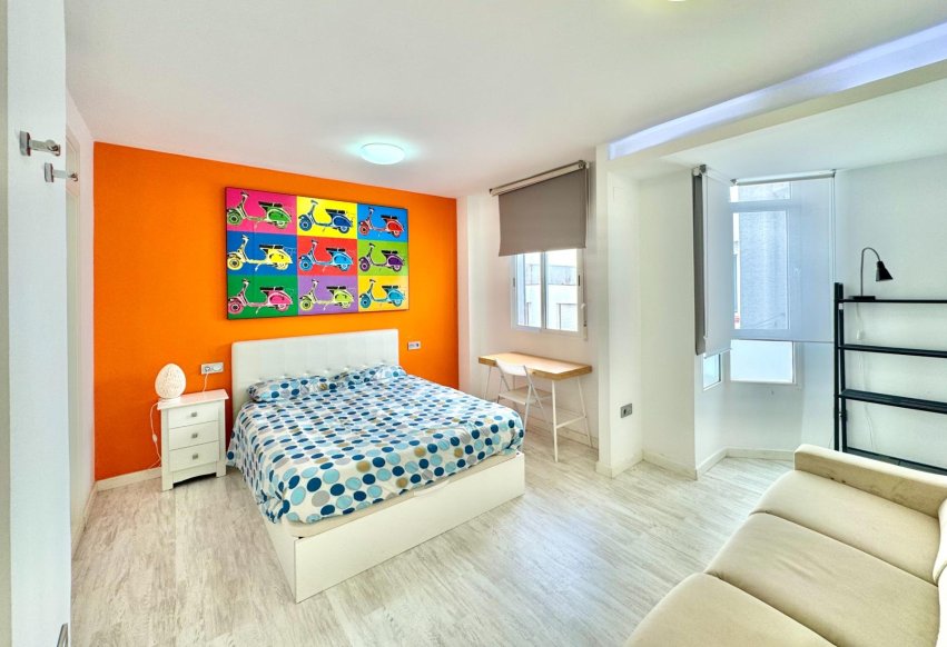 Resale - Apartment / flat - Torrevieja - Estacion de autobuses