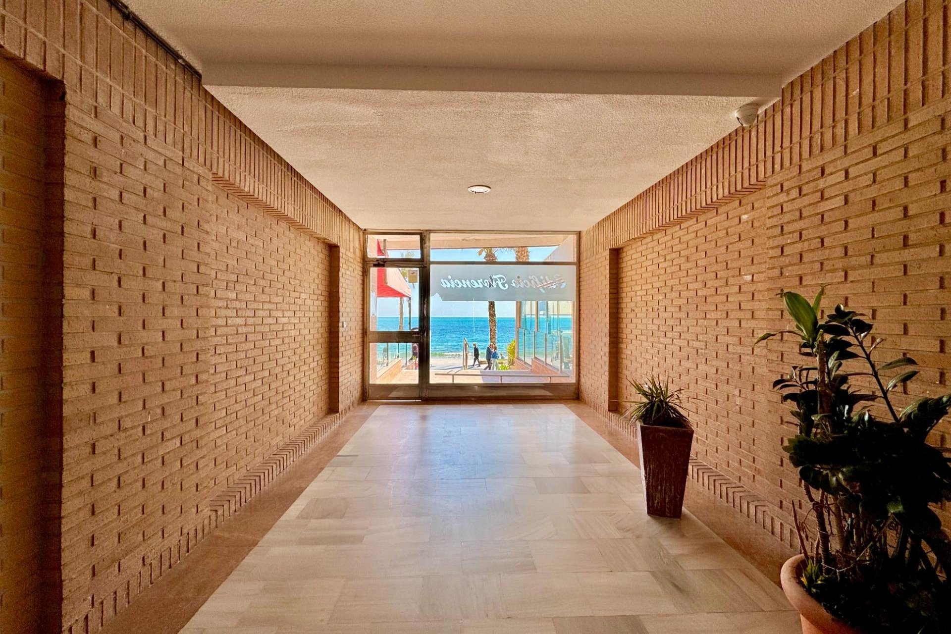 Resale - Apartment / flat - Torrevieja - Estacion de autobuses