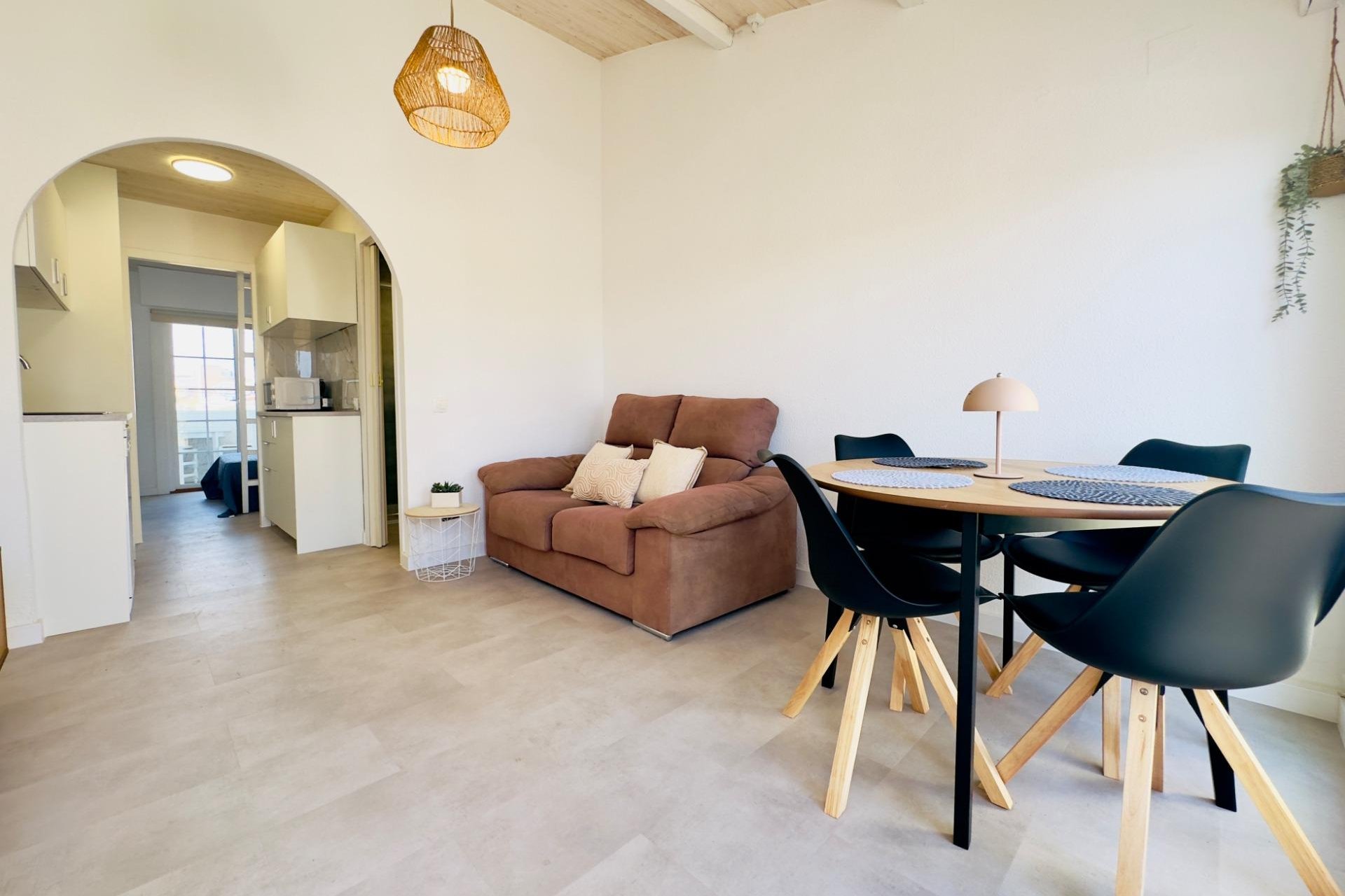 Resale - Apartment / flat - Torrevieja - Los Frutales