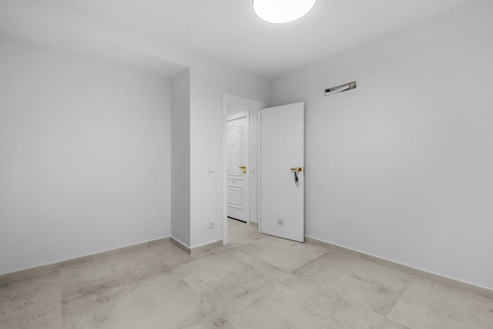 Resale - Apartment / flat - Torrevieja - Playa del Acequión
