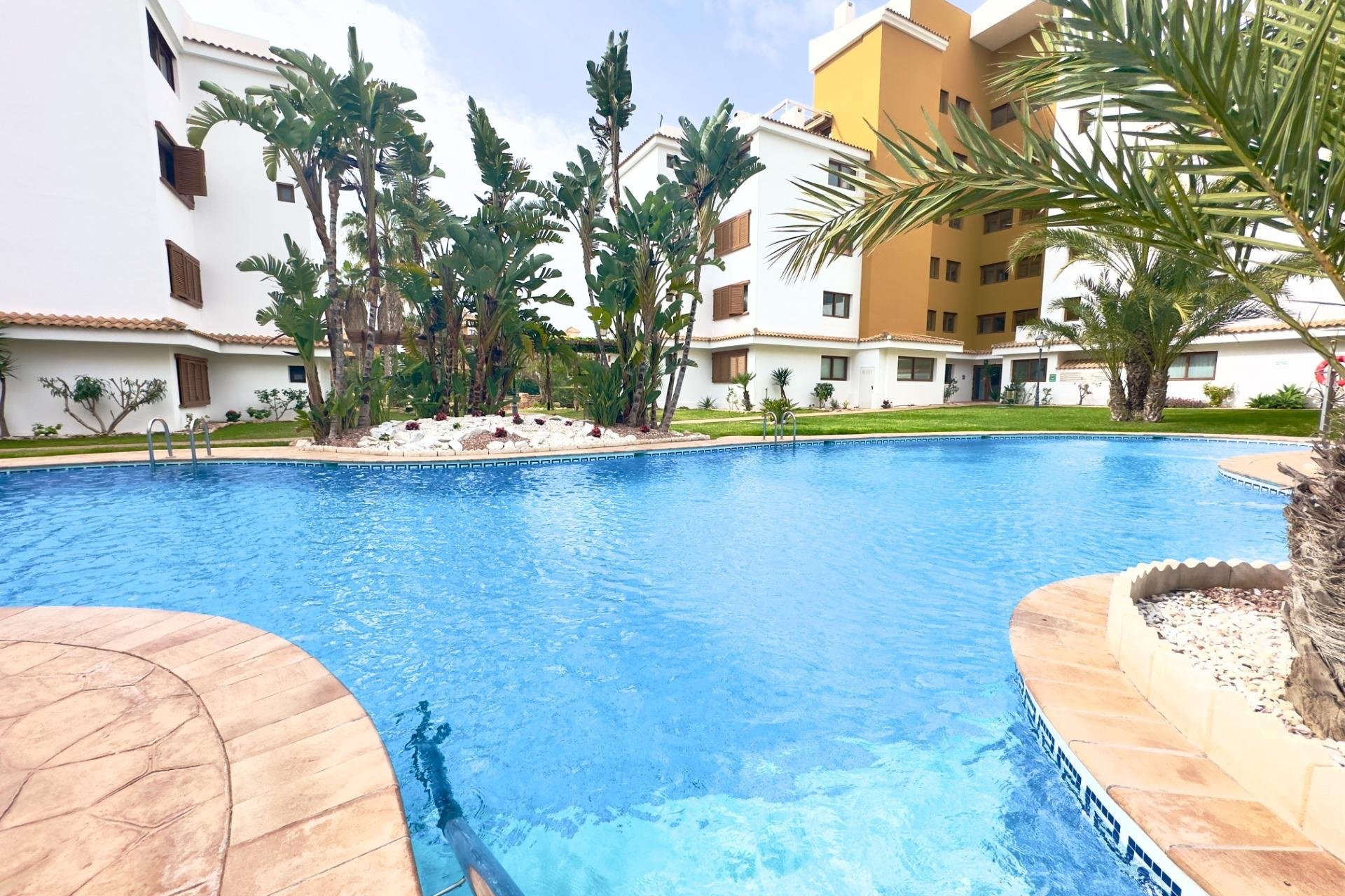 Resale - Apartment / flat - Torrevieja - Punta Prima