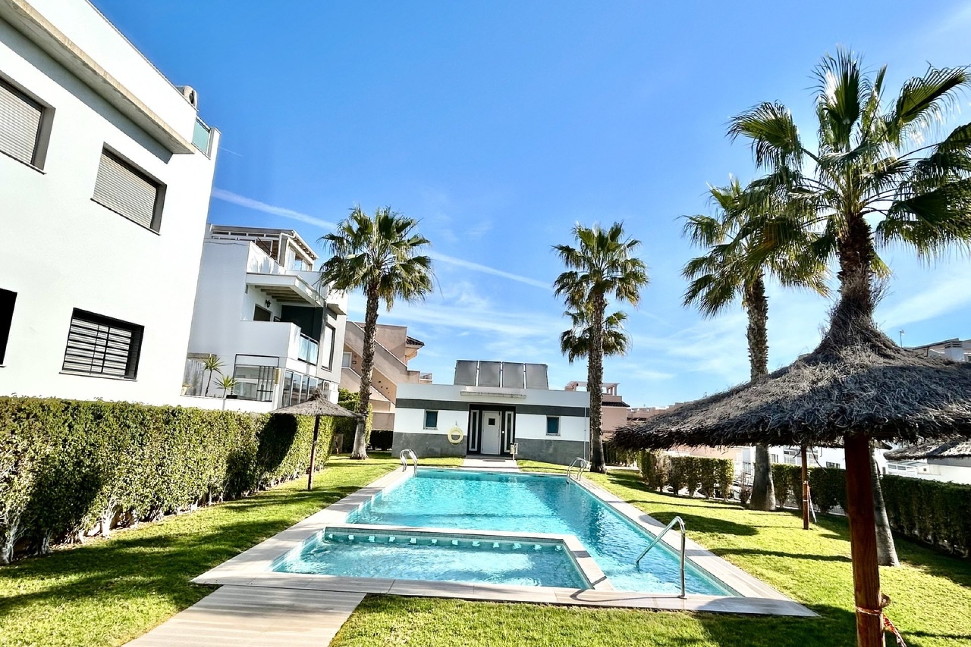 Resale - Apartment / flat - Torrevieja - Punta Prima