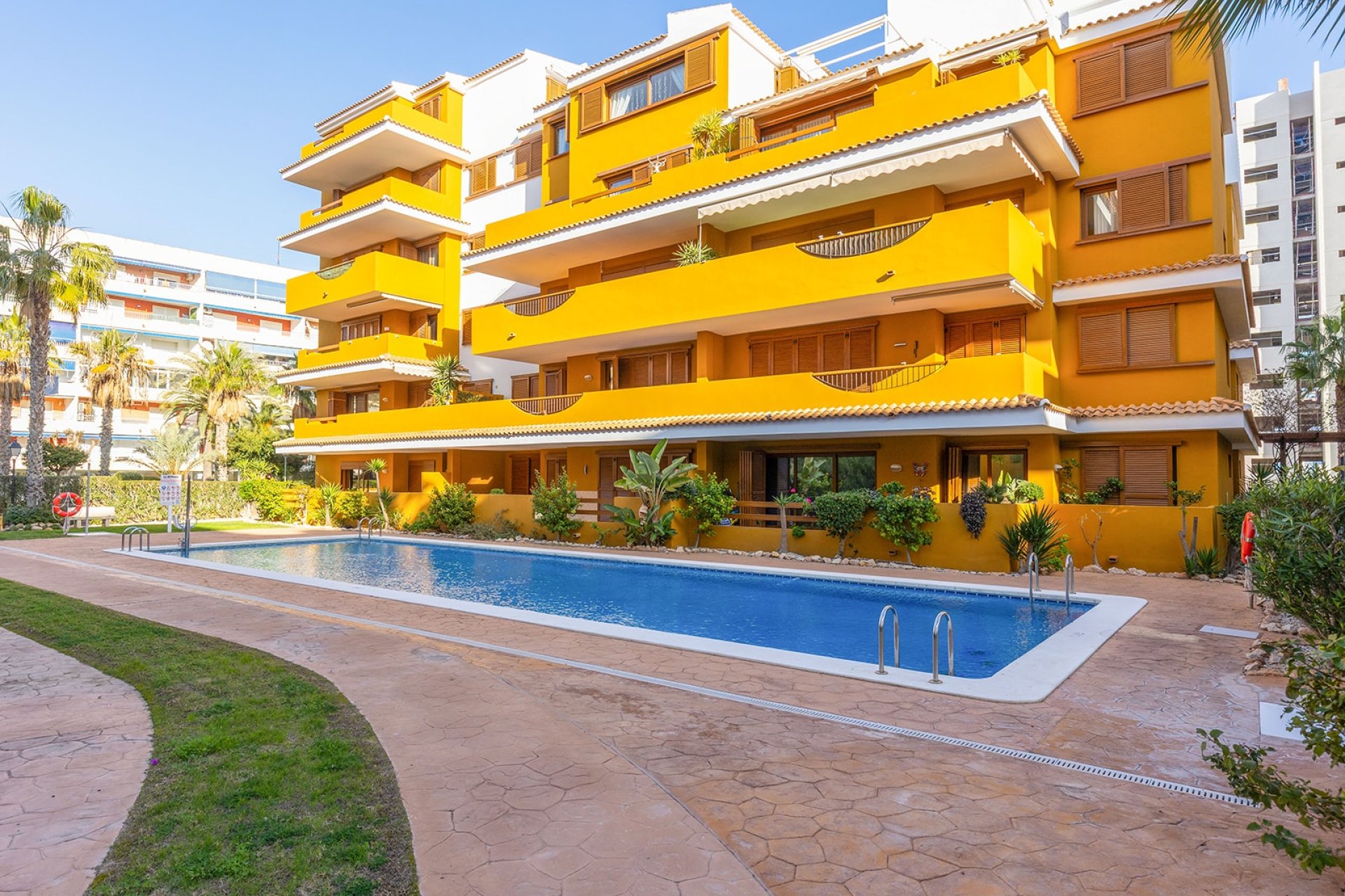 Resale - Apartment / flat - Torrevieja - Punta Prima