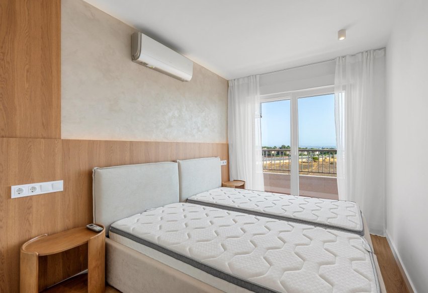 Resale - Apartment / flat - Torrevieja - Punta Prima