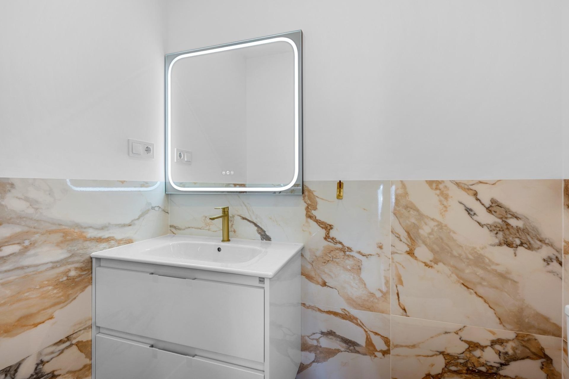 Resale - Apartment / flat - Torrevieja - Punta Prima