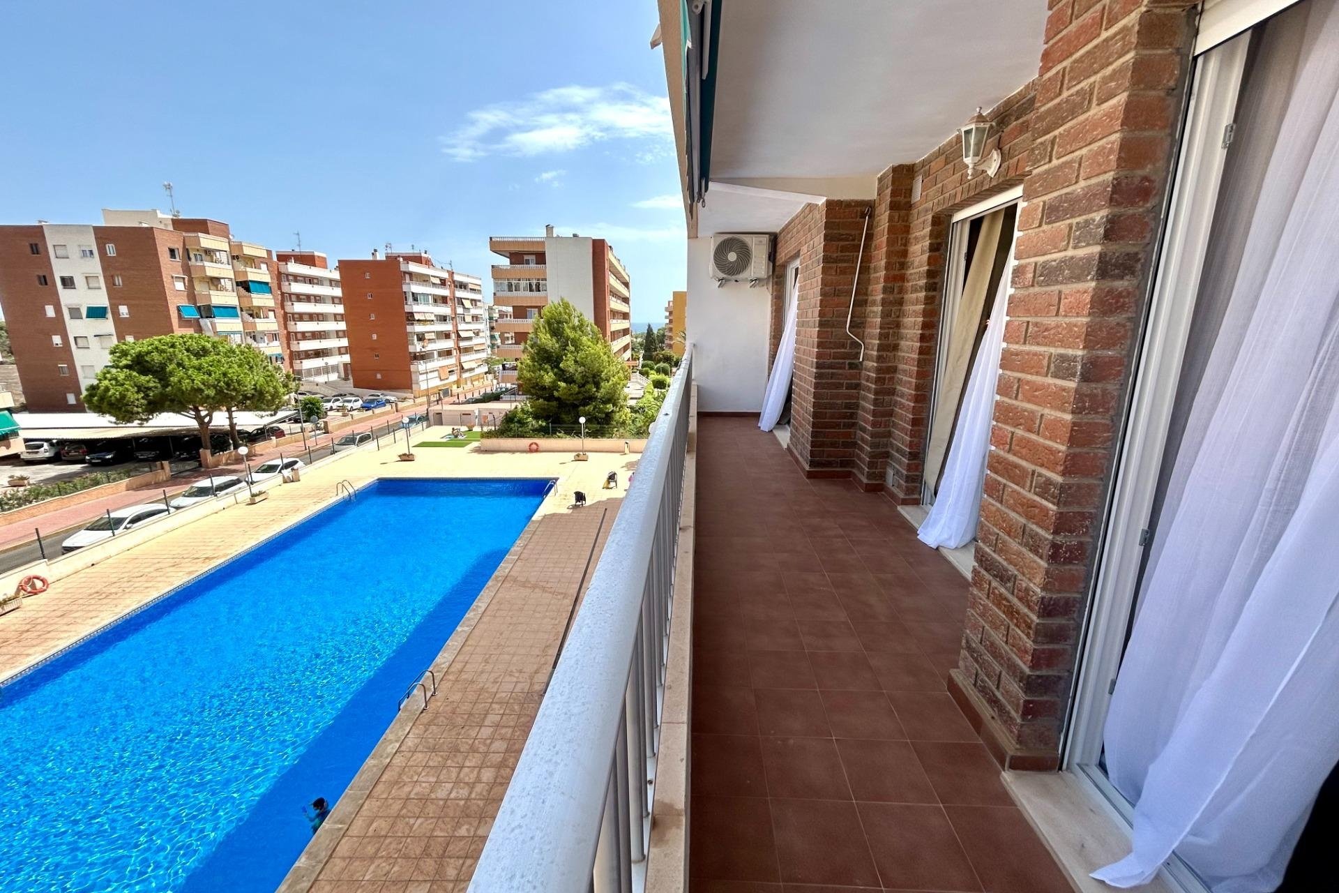 Resale - Apartment / flat - Torrevieja - Punta Prima