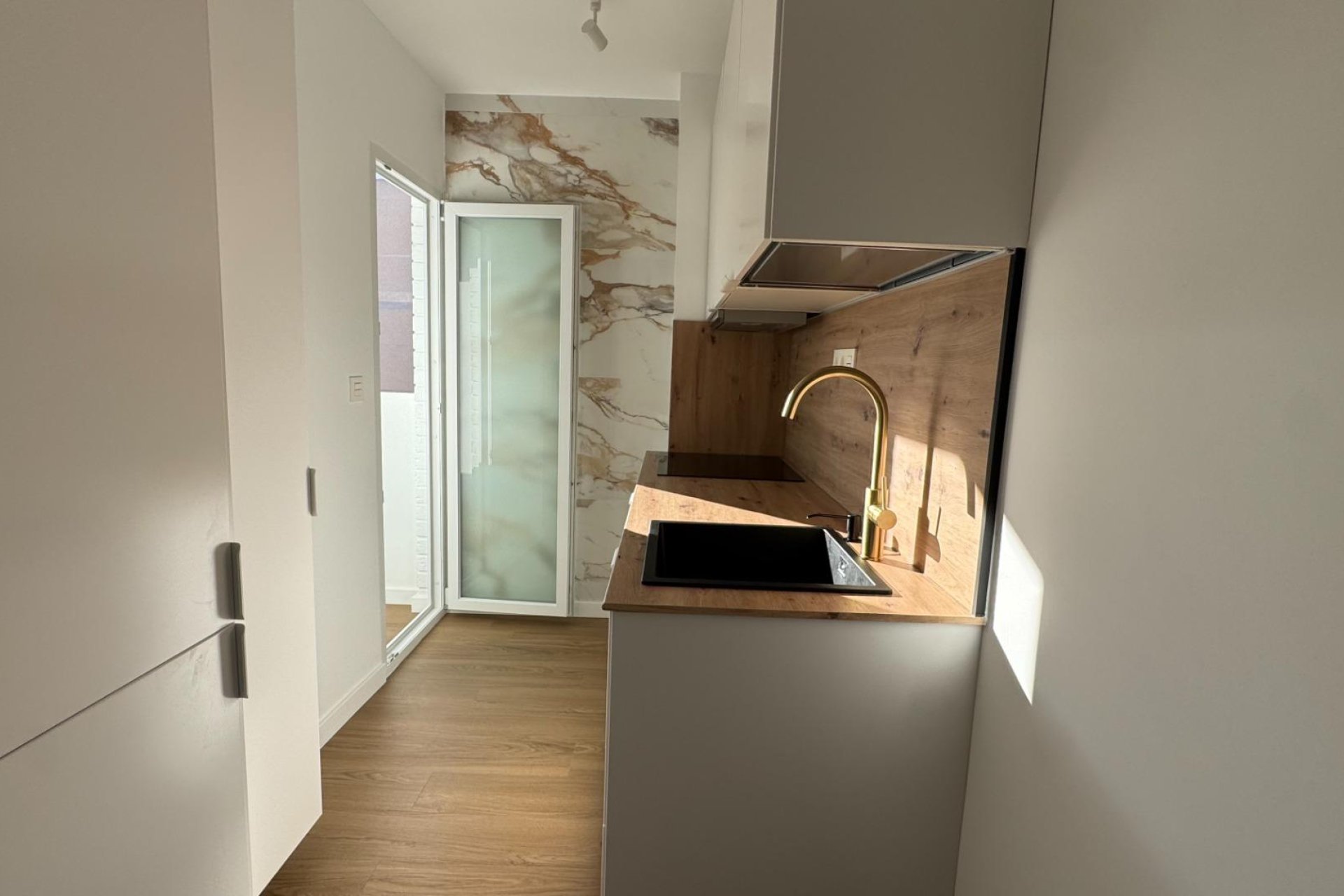 Resale - Apartment / flat - Torrevieja - Punta Prima