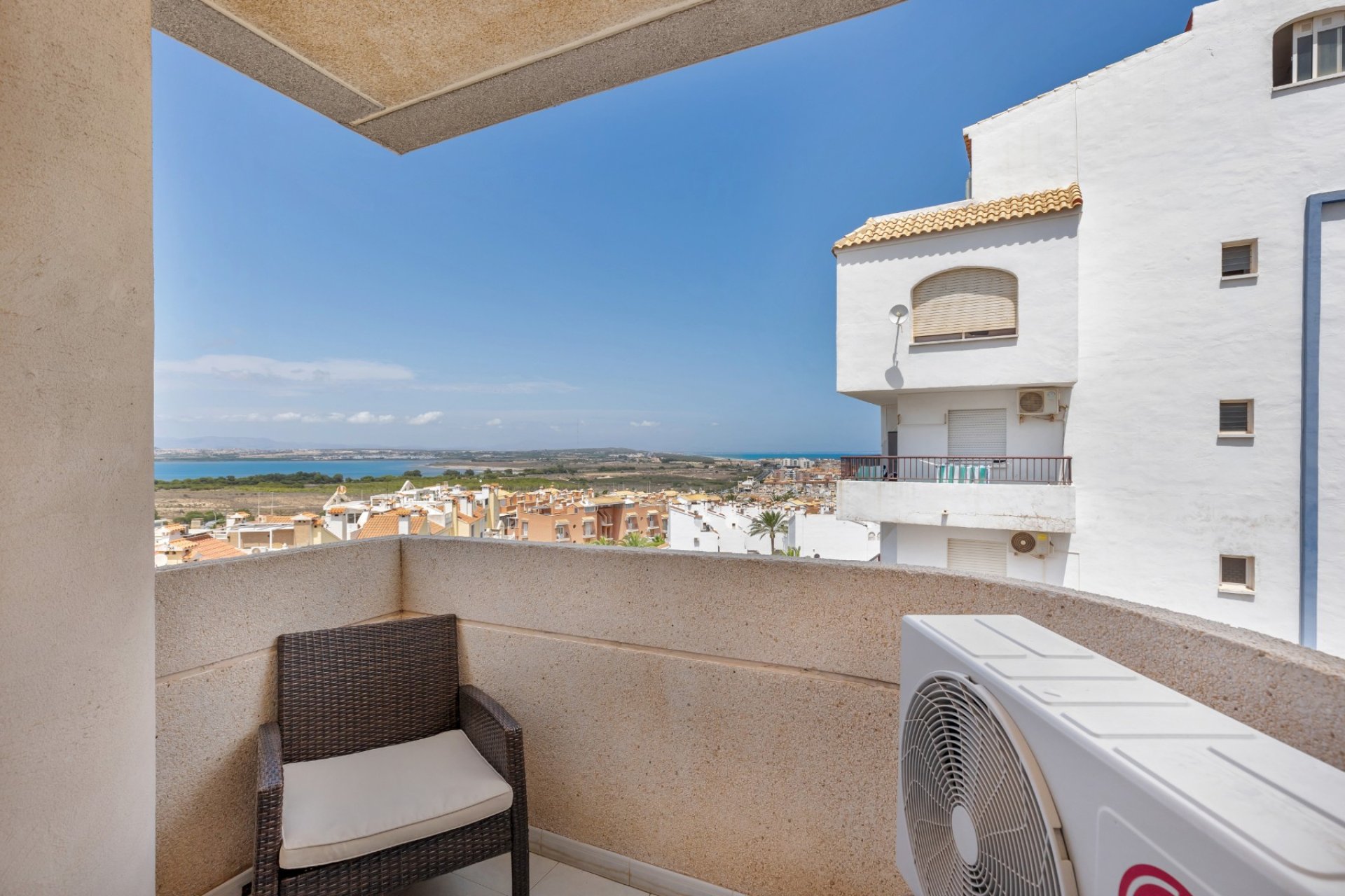 Resale - Apartment / flat - Torrevieja - Torrelamata - La Mata